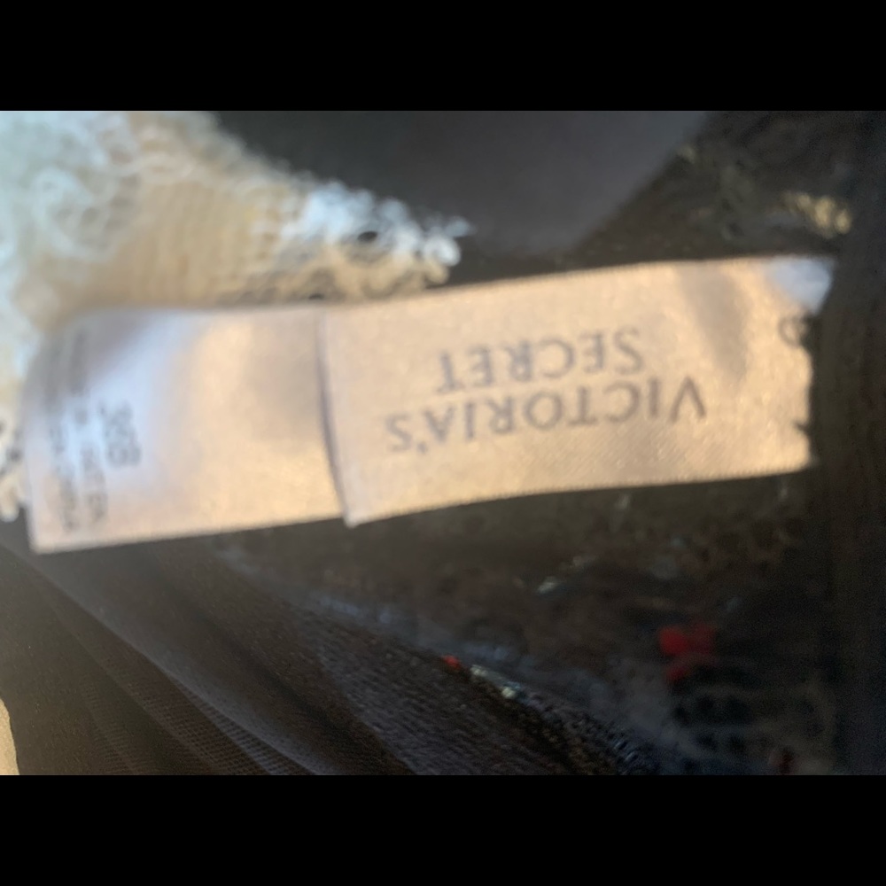 Victoria’s Secret
36b cup - Picture 4 of 4